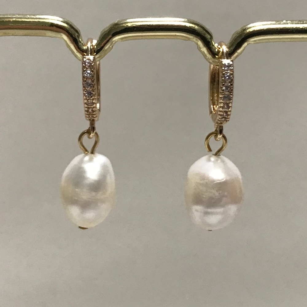 Kate Middleton Handmade Replica Earrings, Gold Rhinestone Hoops & Real Pearls - Picture 6 of 13